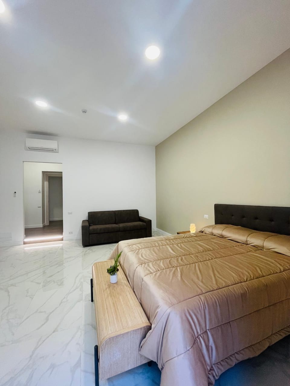 Bed, Photo of the whole room, Bedroom, air conditioner