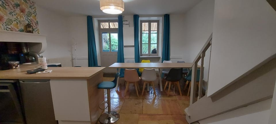 Kitchen or kitchenette, Dining area, stove