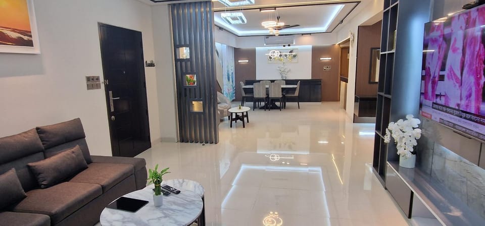 TV and multimedia, Living room, Seating area, Evening entertainment