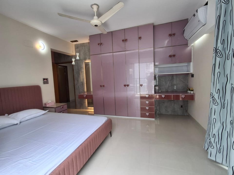 Bed, Photo of the whole room, Bedroom, wardrobe, air conditioner