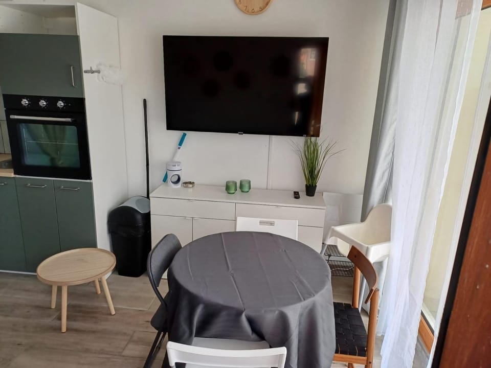 TV and multimedia, Dining area