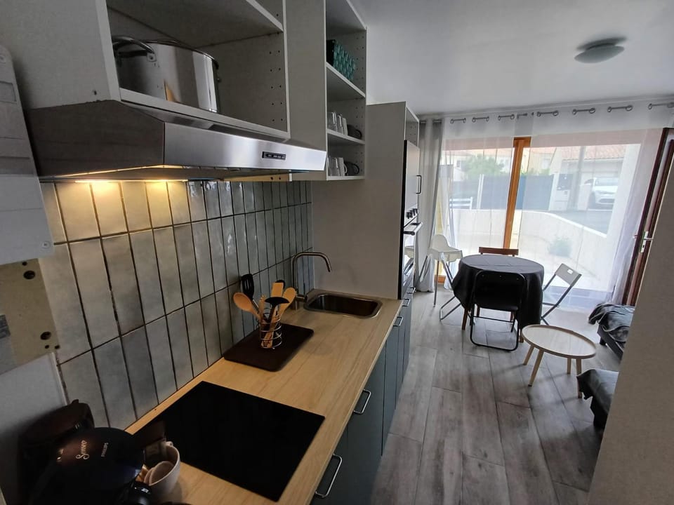 Kitchen or kitchenette, stove