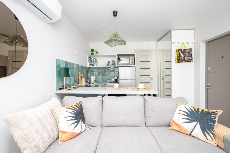 Kitchen or kitchenette, Seating area