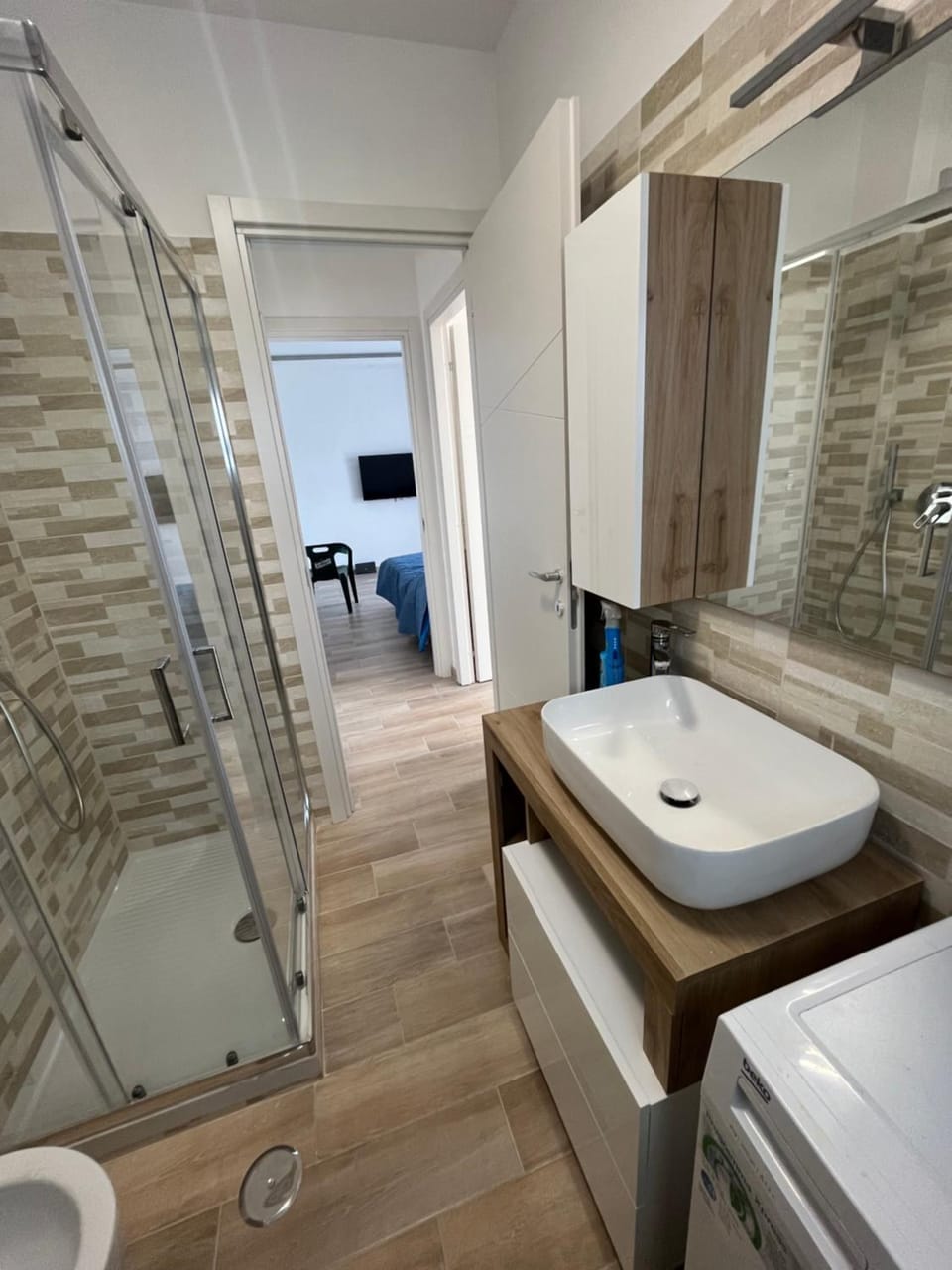 Shower, Toilet, Bathroom, towels