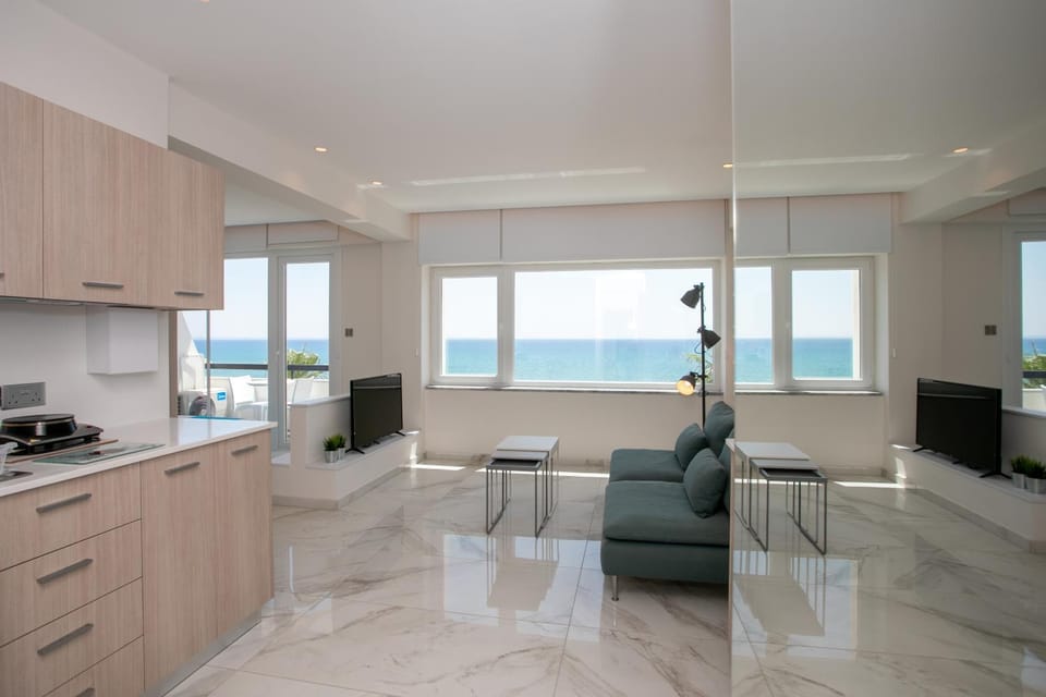 Les Palmiers Sunorama Beach Apartments Apartment in Larnaca