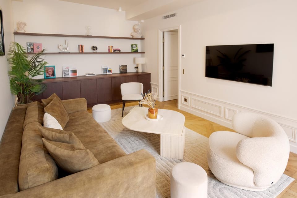 Communal lounge/ TV room, TV and multimedia, Living room, Seating area