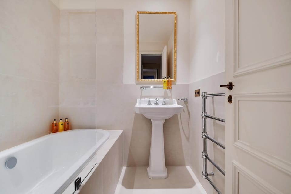 Bathroom, Bath, towels