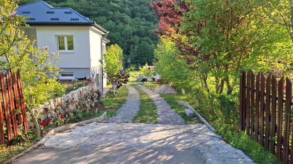 Apartman Anna & Kamp Elza House in Lika-Senj County