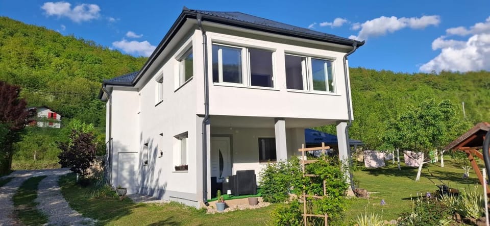 Apartman Anna & Kamp Elza House in Lika-Senj County