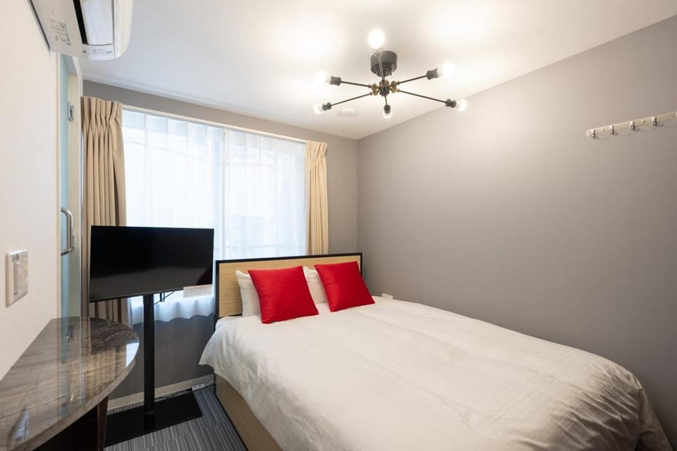 Bed, TV and multimedia, Bedroom