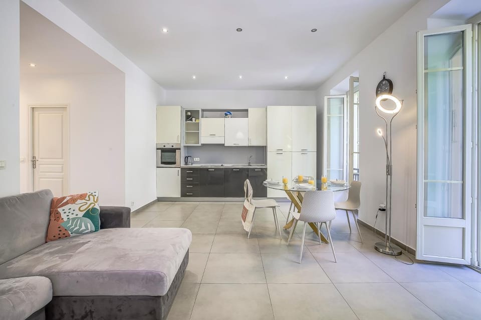 Kitchen or kitchenette, Living room, Seating area, Dining area, oven, stove