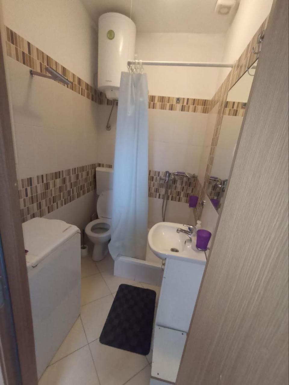 Shower, Toilet