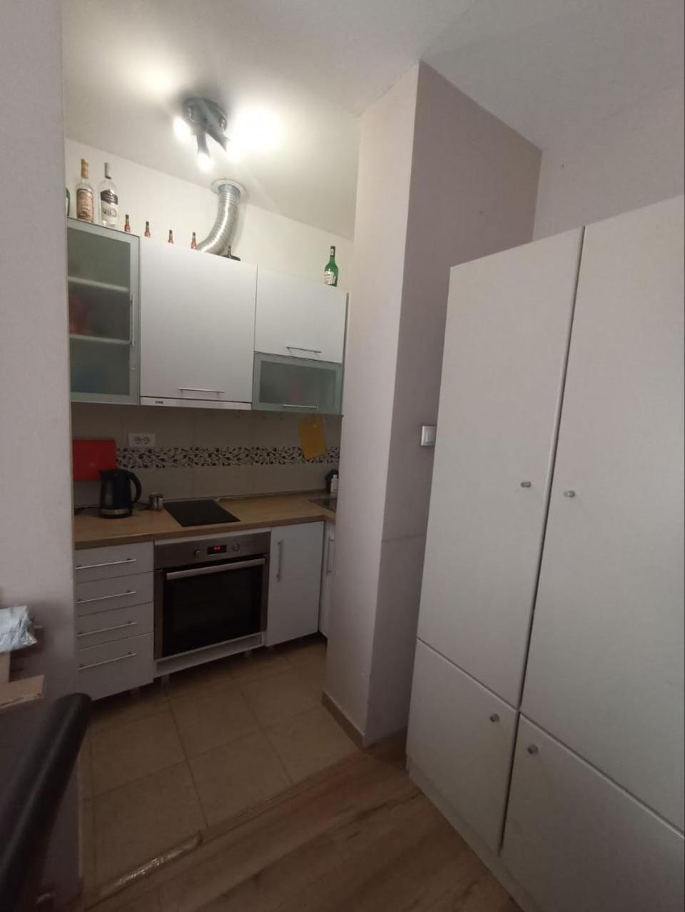 Kitchen or kitchenette, oven