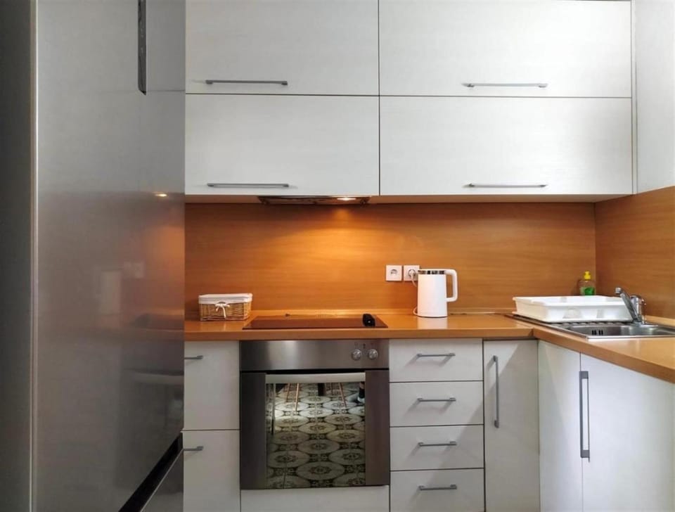 Kitchen or kitchenette, oven