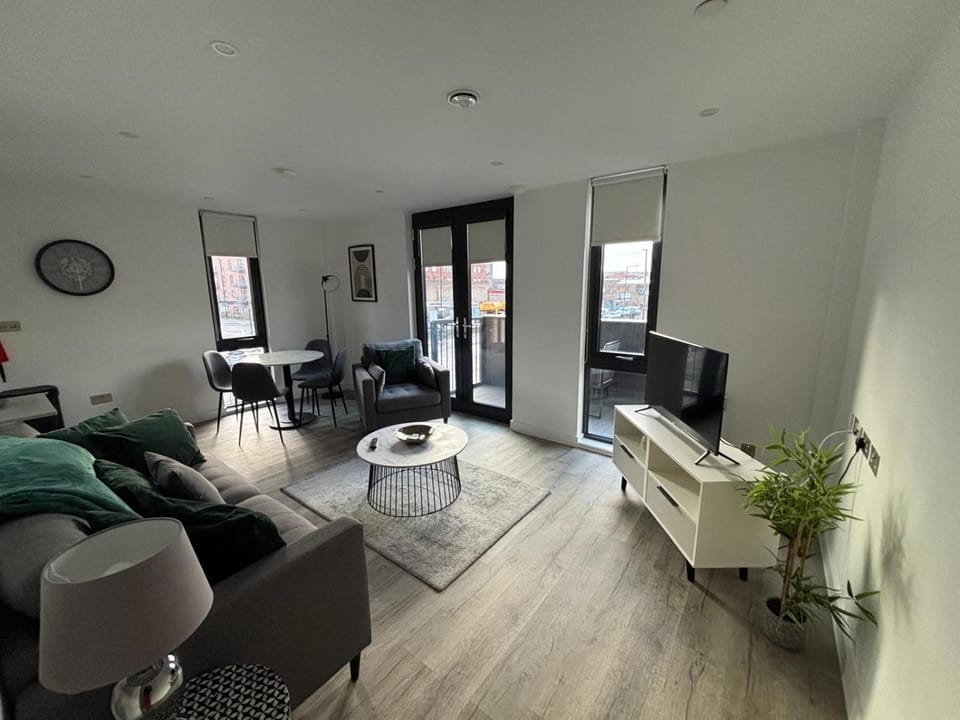 Superior Apartment with Balcony & Gym Apartment in York