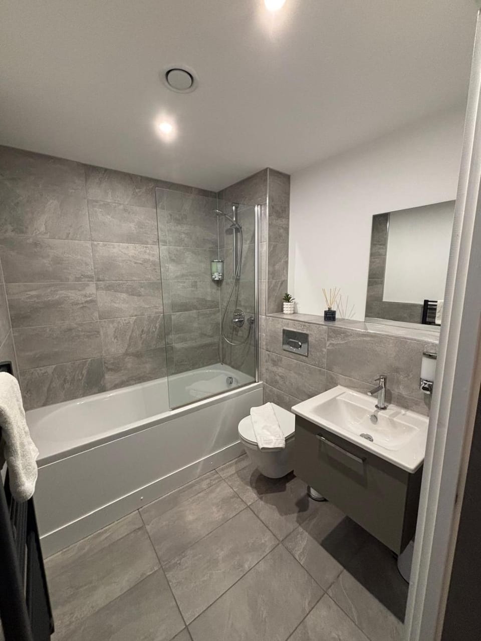 Superior Apartment with Balcony & Gym Apartment in York