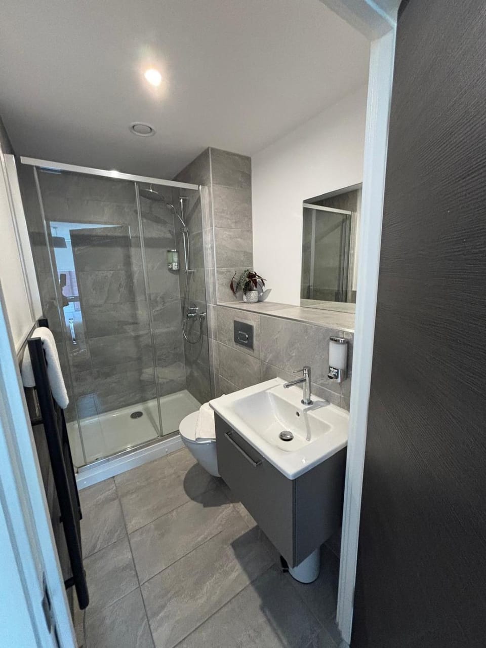 Superior Apartment with Balcony & Gym Apartment in York