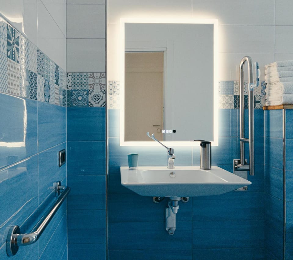 Bathroom, Facility for disabled guests