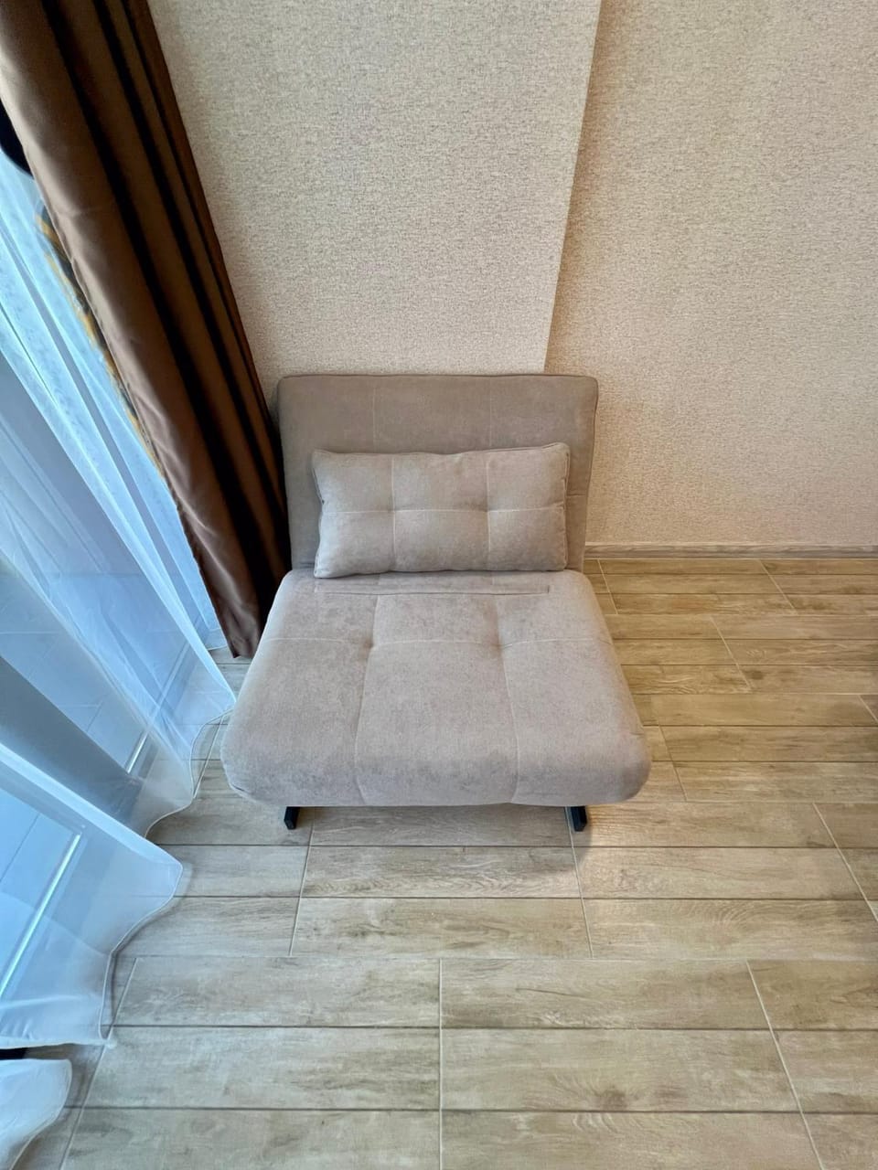 Bed, Living room