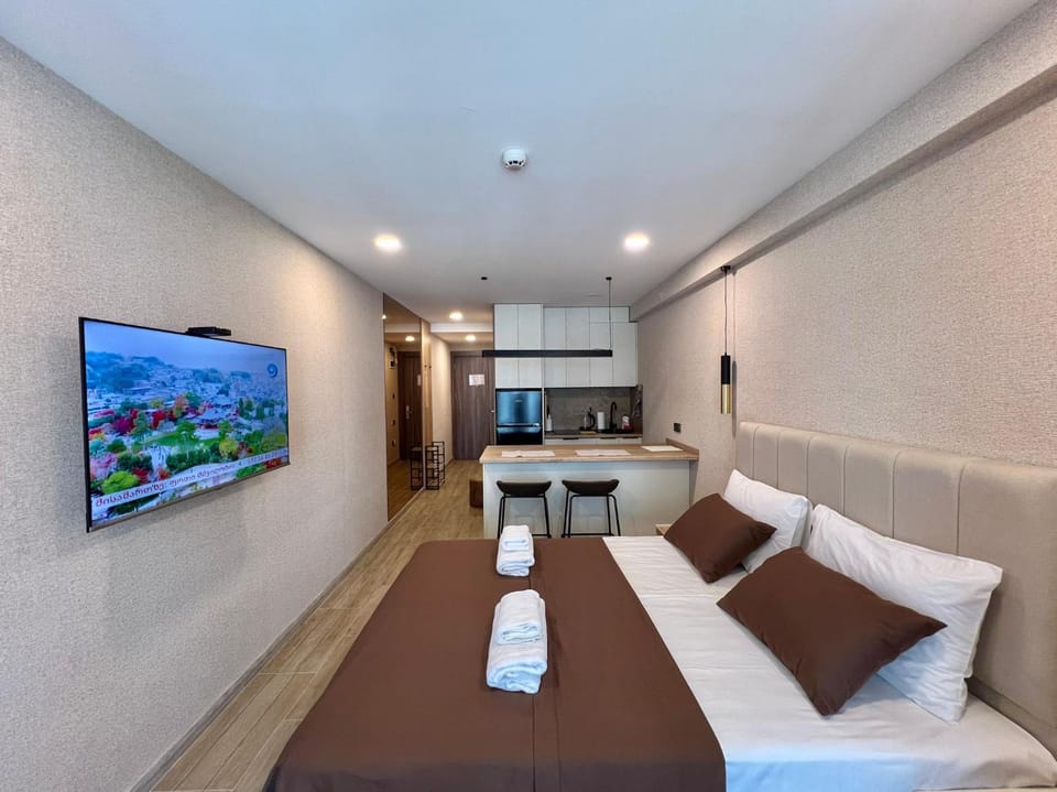Bed, TV and multimedia, Photo of the whole room, Seating area, Dining area, Bedroom