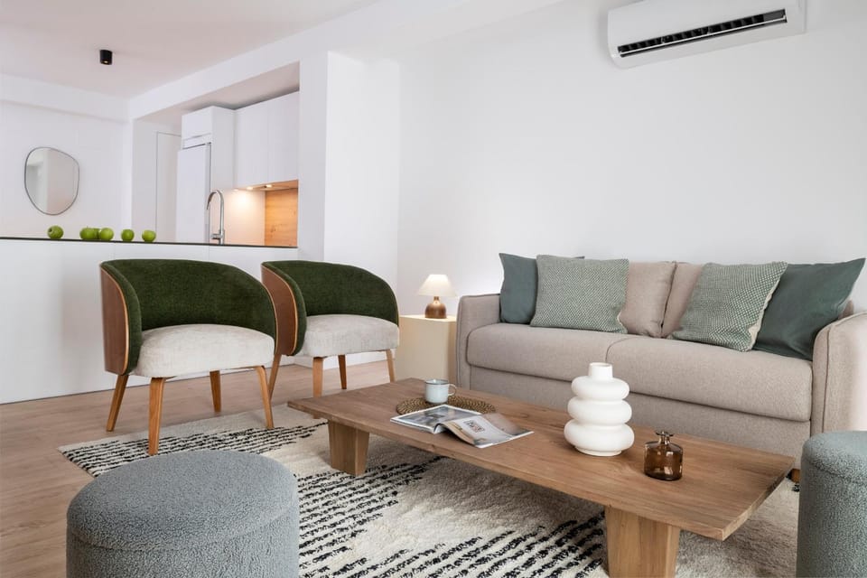 Living room, Seating area, air conditioner