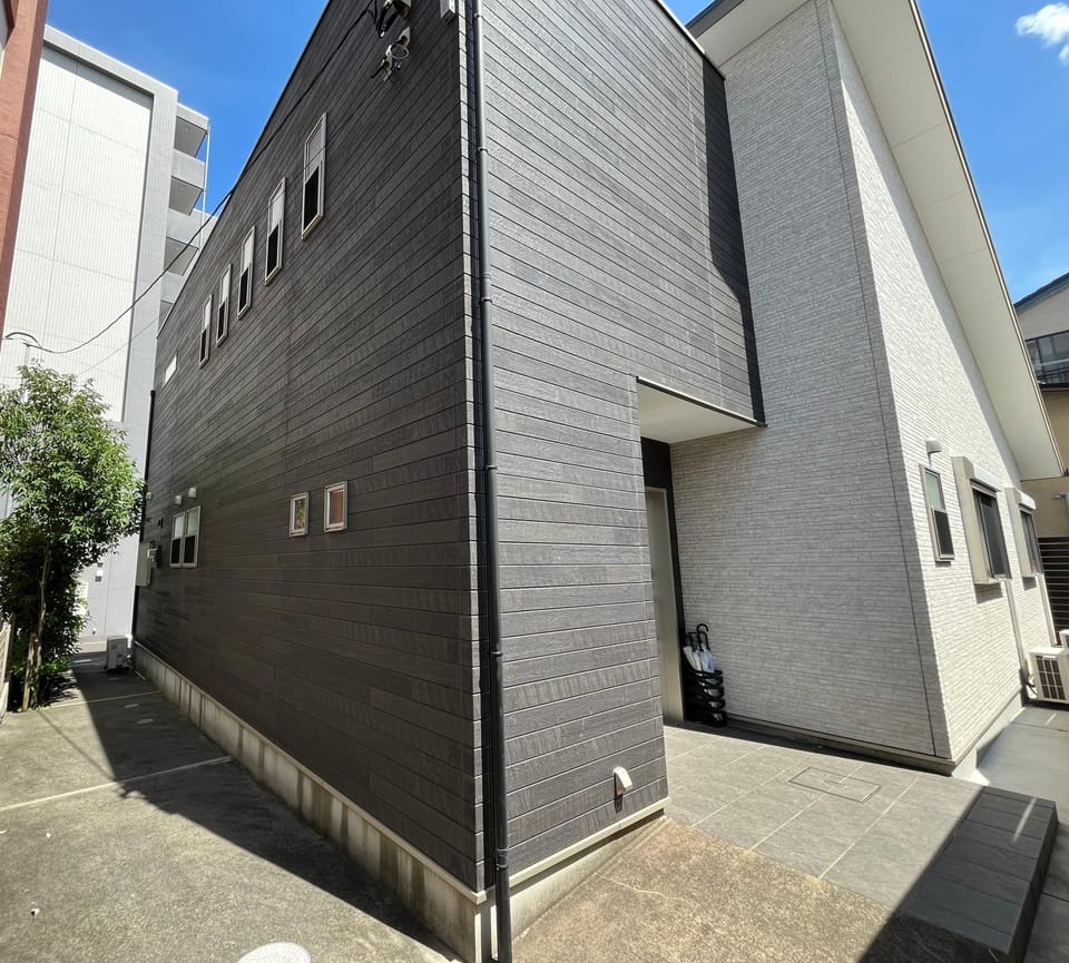 Property building, Day