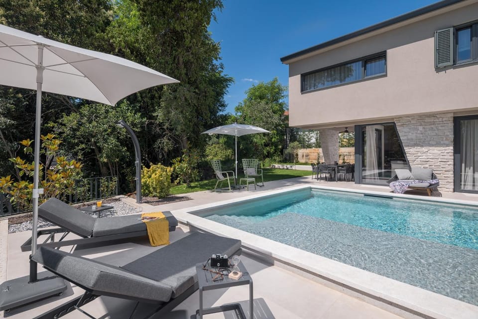 Property building, Swimming pool