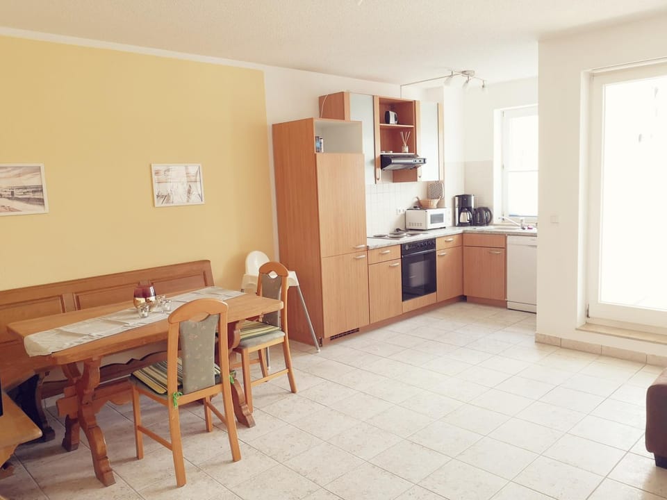 Property building, Kitchen or kitchenette, Living room