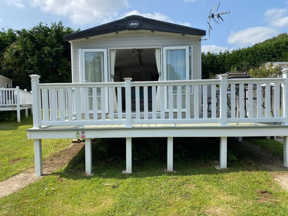 Property building, Patio, Day, View (from property/room), Balcony/Terrace, Garden view