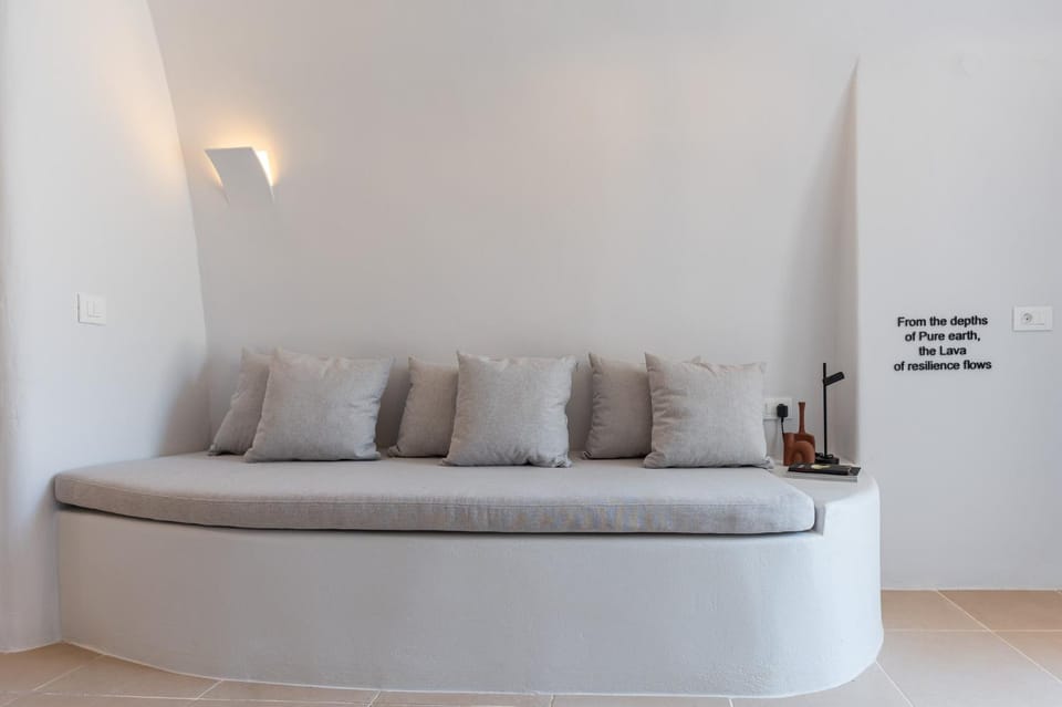 ArtChroma House Apartment in Santorini