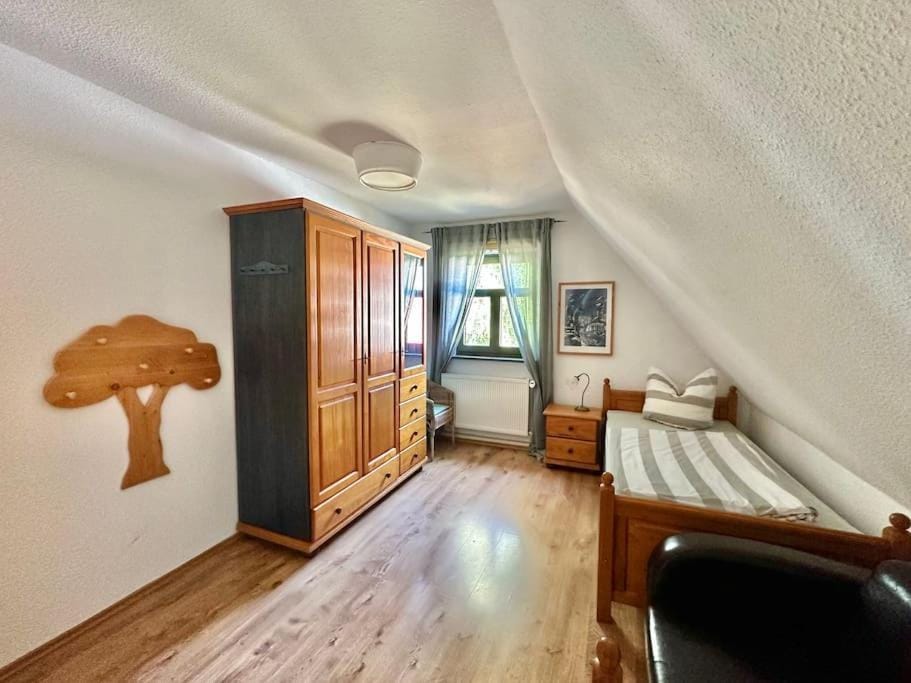 Bedroom, wardrobe