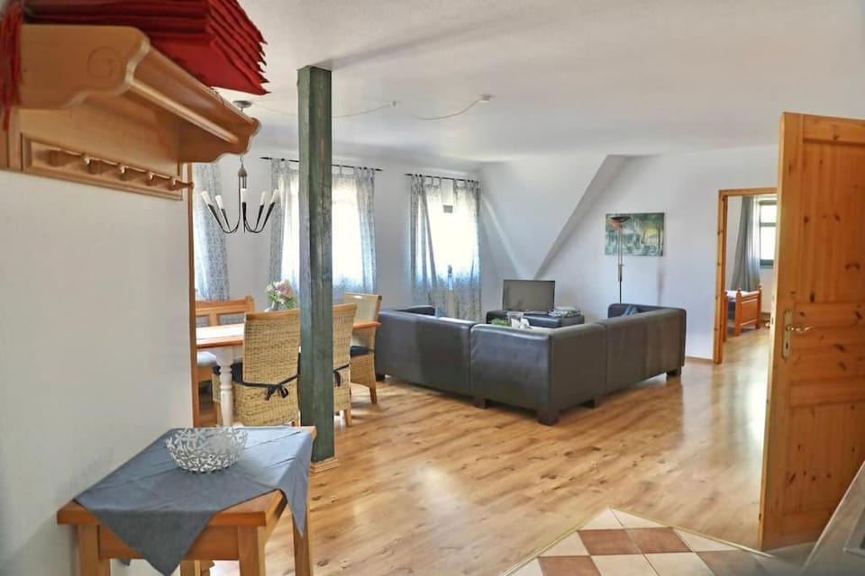 Kitchen or kitchenette, Living room, Seating area, Dining area
