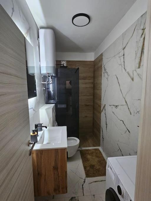 Shower, Toilet, Bathroom