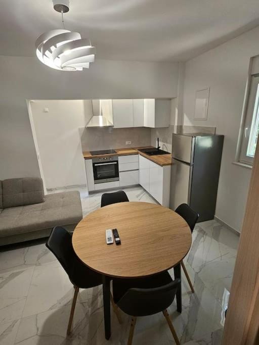 Kitchen or kitchenette, Dining area, dishwasher, minibar, oven, pet friendly, stove