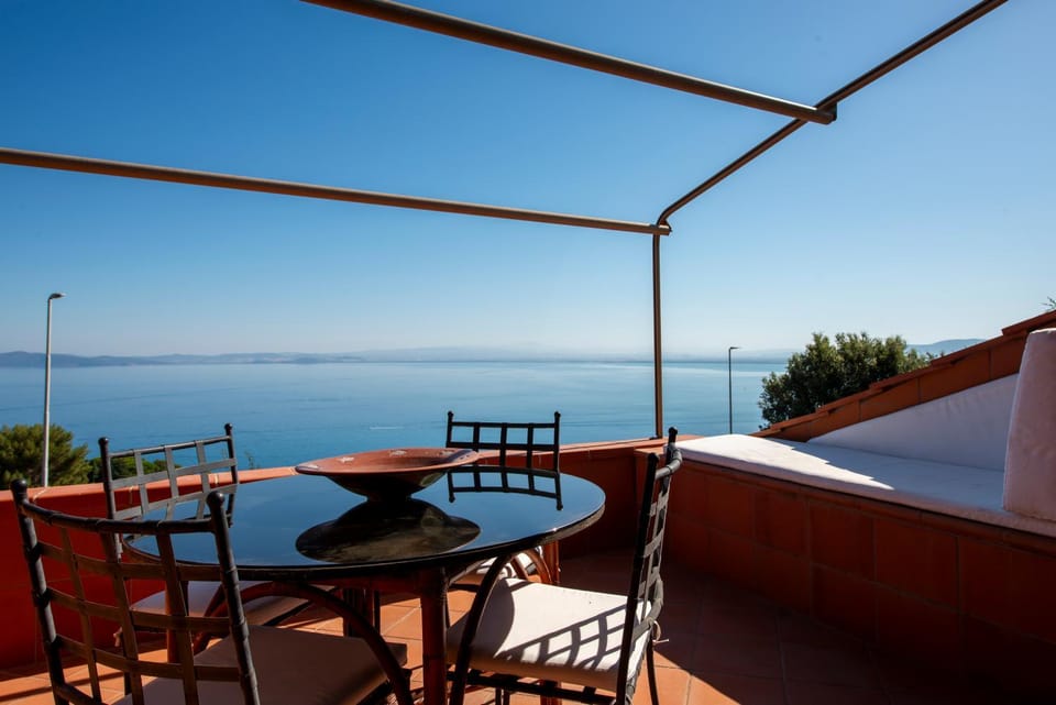 Natural landscape, View (from property/room), Balcony/Terrace, Seating area, Sea view