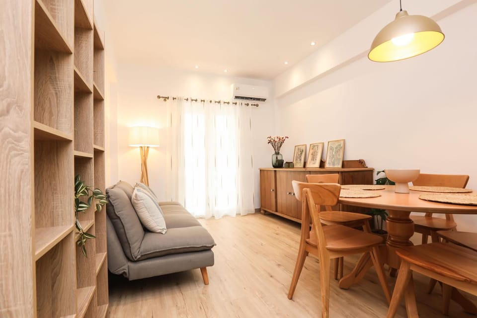 Kitchen or kitchenette, Living room, Seating area, Dining area