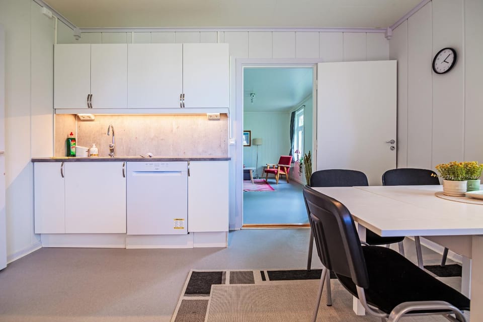 Kitchen or kitchenette, Dining area, dishwasher, kitchen