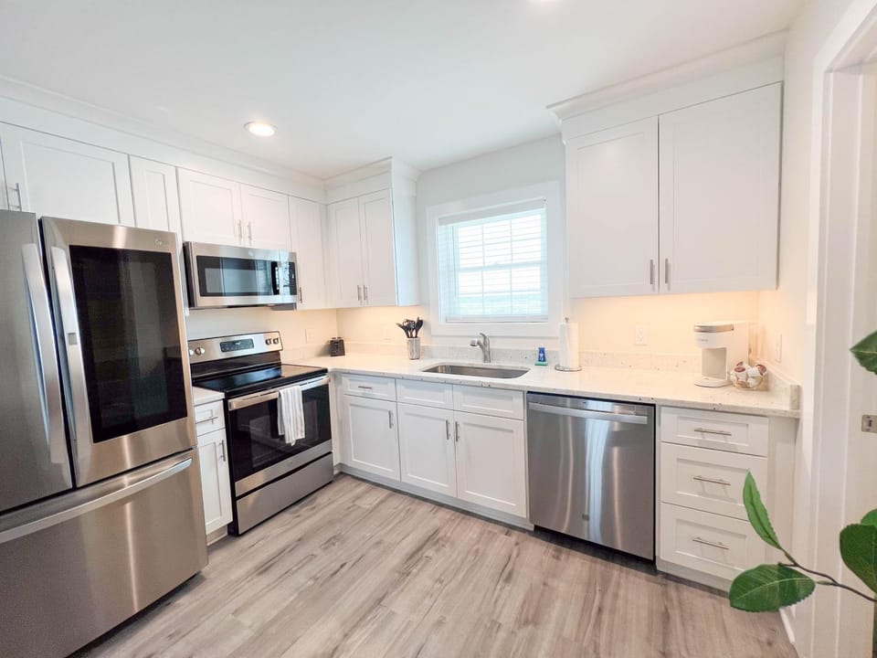 1002 Queen ADA Suite, 1st Floor Surfside Apartment in Wilmington