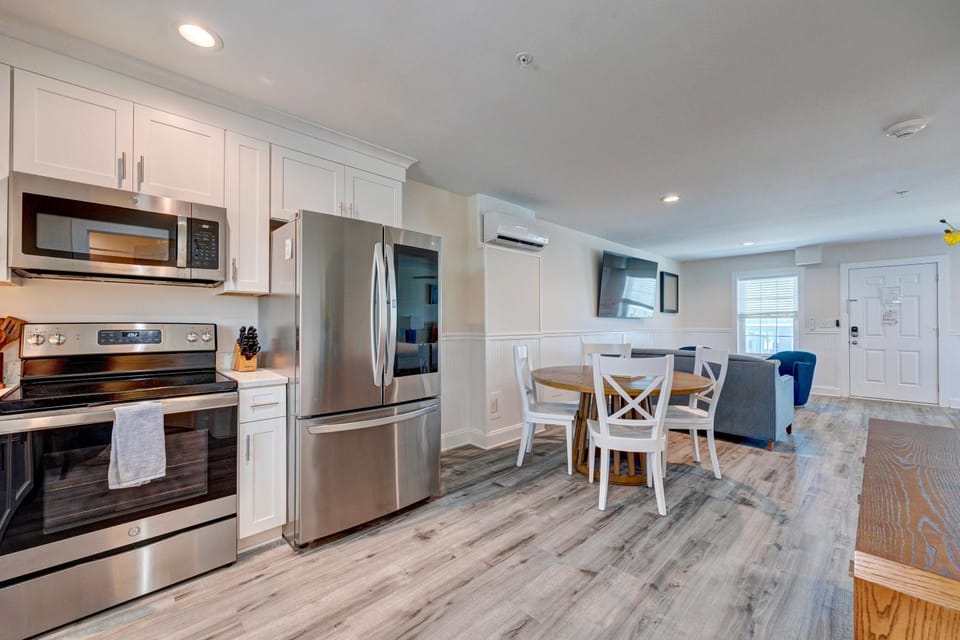 1003 Queen ADA & Pet Friendly Suite, 1st Floor Cove Apartment in Wilmington