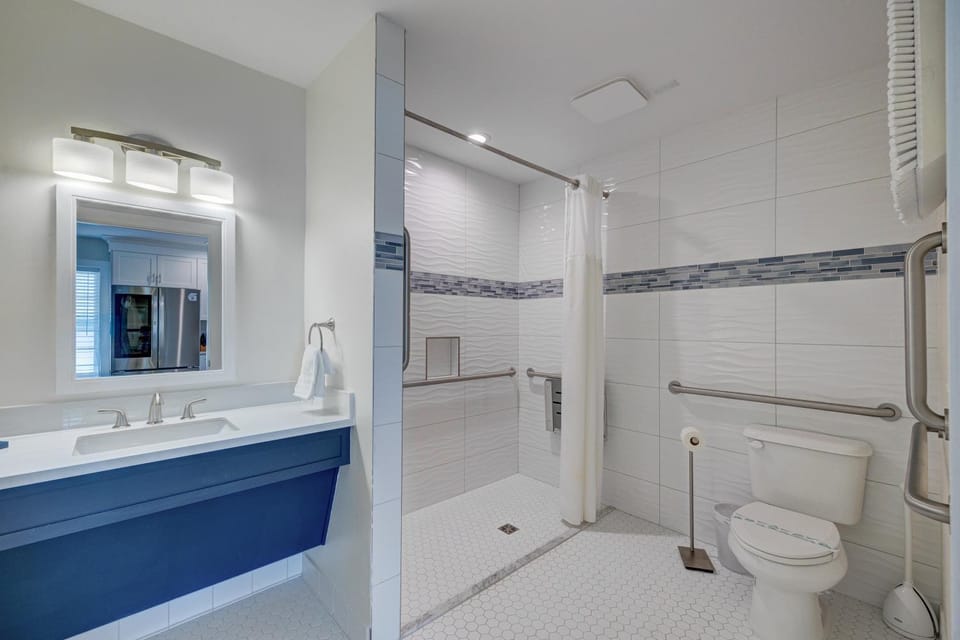 1003 Queen ADA & Pet Friendly Suite, 1st Floor Cove Apartment in Wilmington