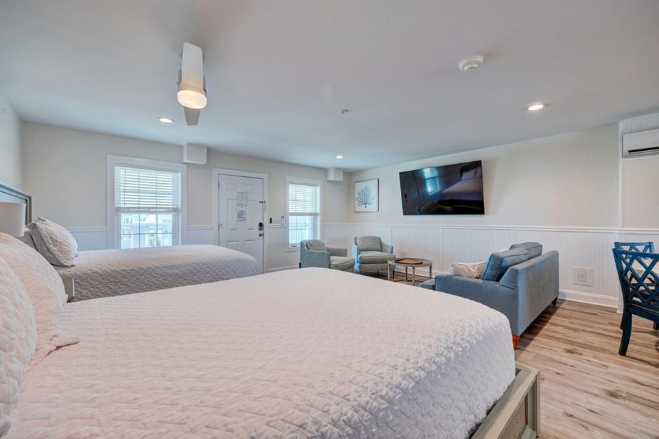 1007 Queen Suite, 1st Floor Oasis Apartment in Wilmington