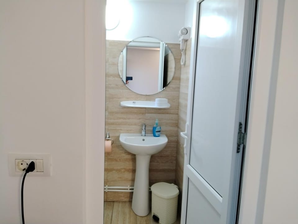 Bathroom, Internal: Not applicable to any particular room
