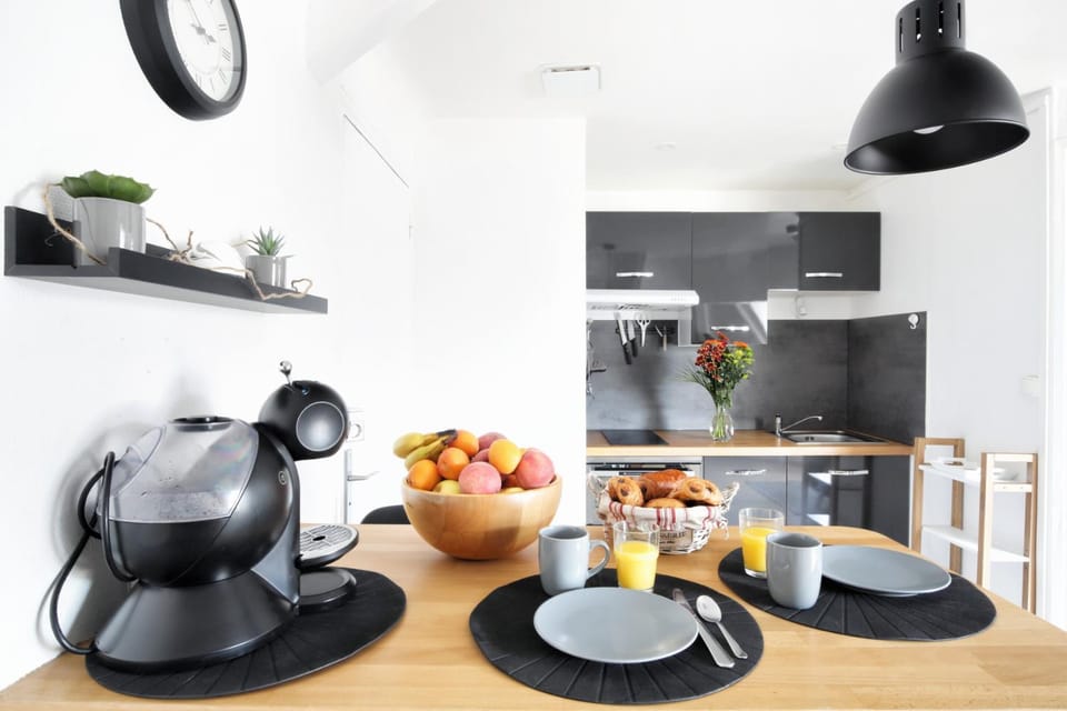 Coffee/tea facilities, Dining area, stove