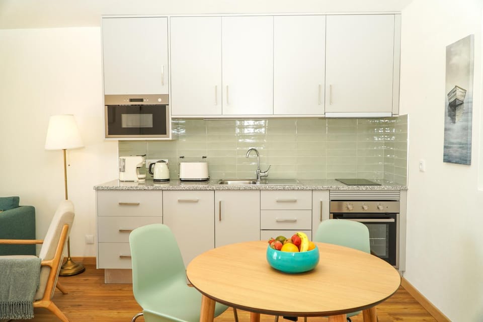 Coffee/tea facilities, Dining area