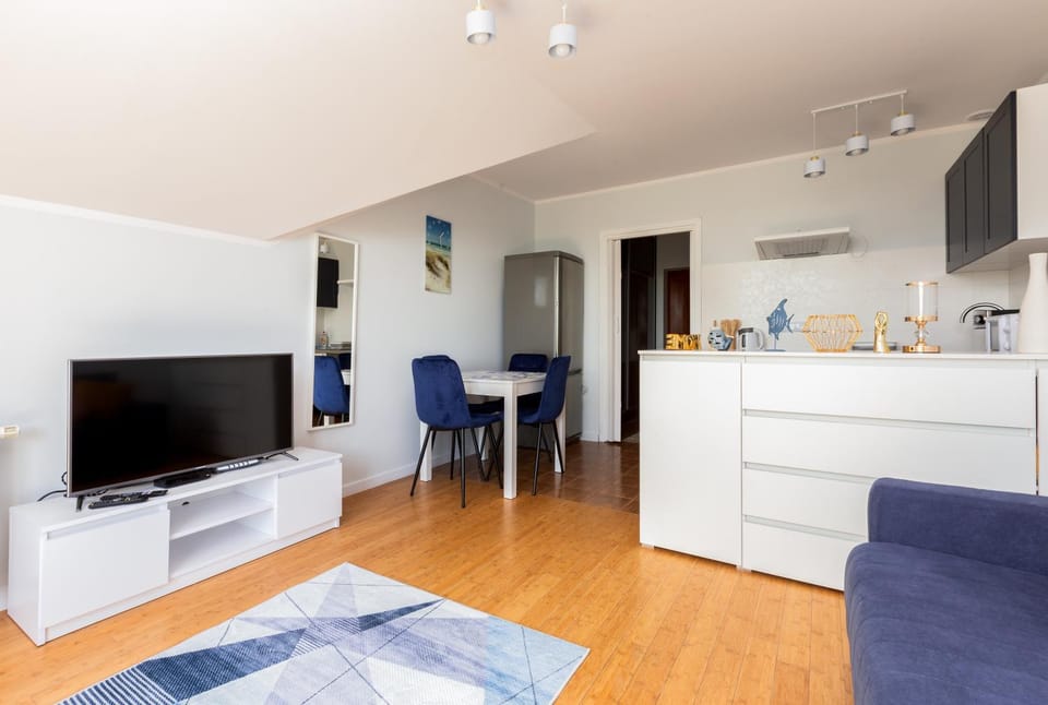 Communal lounge/ TV room, TV and multimedia, Kitchen or kitchenette, Living room, Seating area, Dining area, Evening entertainment