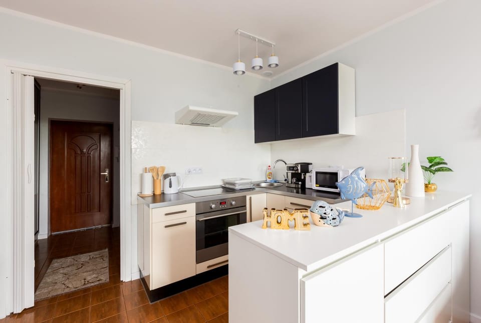Coffee/tea facilities, Kitchen or kitchenette, oven, stove, toaster