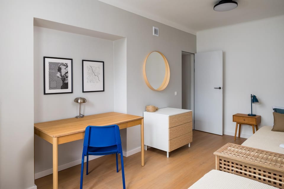 Photo of the whole room, Bedroom