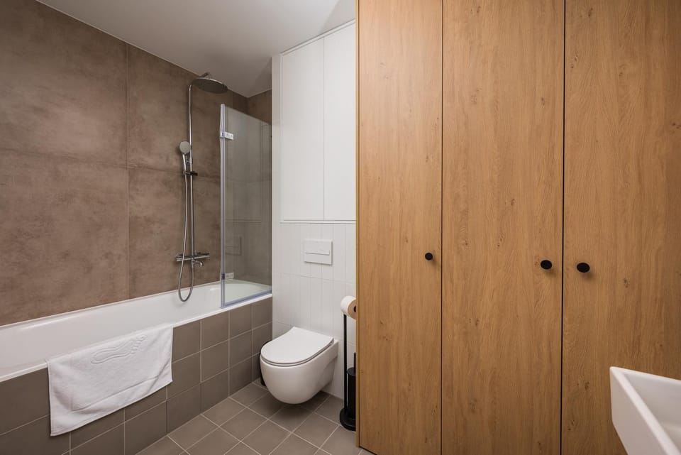 Toilet, Bathroom, Bath, towels