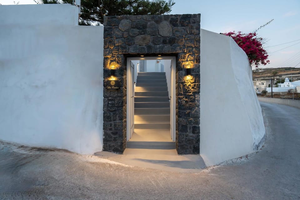 New Lux Villa Kambos & Prive Jacuzzi Villa in Santorini