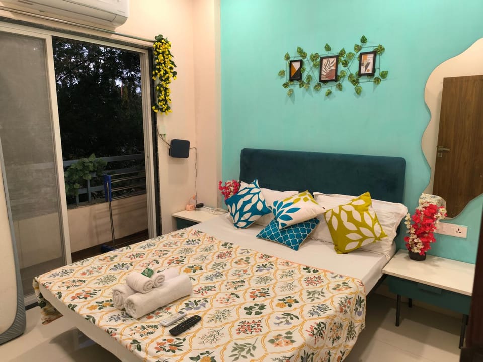 Bed, Photo of the whole room, Bedroom, Garden view, towels